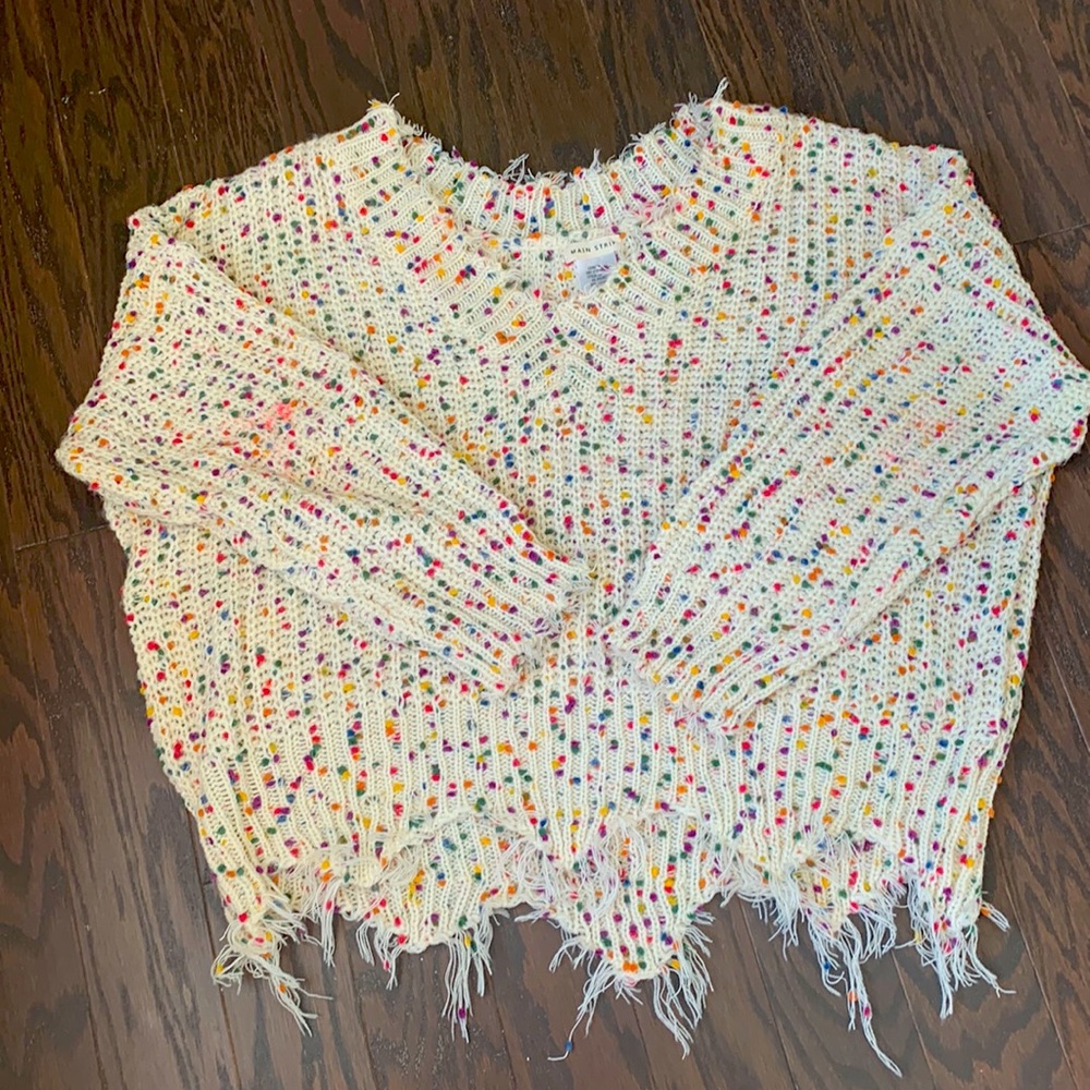 One should el down sweater. Fun and beautiful pattern colors. Size M